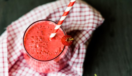 How make a raspberry green tea smoothie